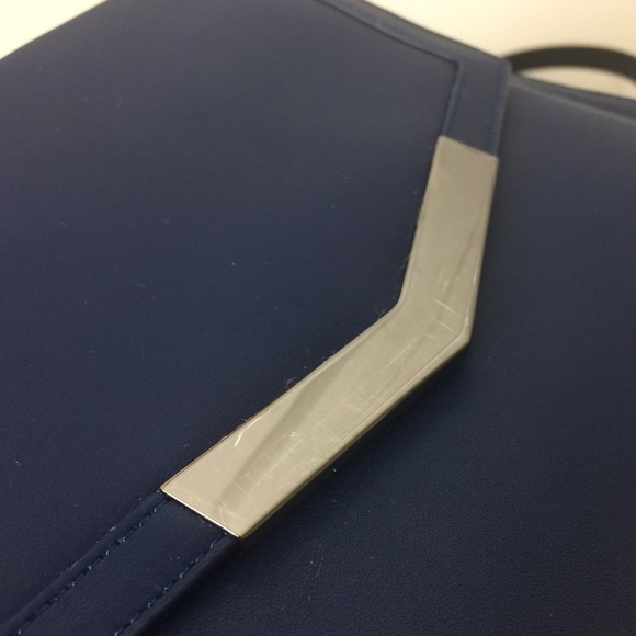 Time’s Arrow Leather Crossbody Bag - Picture 16 of 16